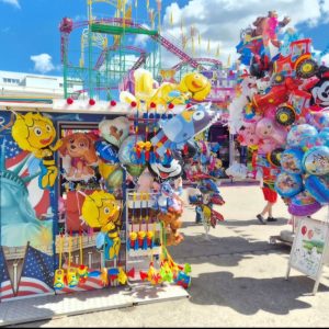 Bauchladen und Ballons