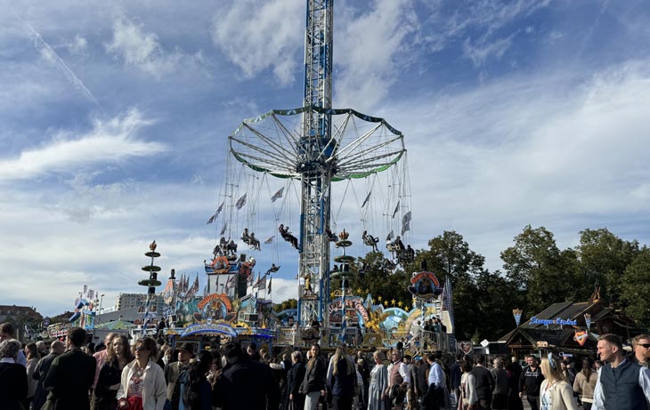 „Bayern Tower“ Kettenflieger 90 Meter