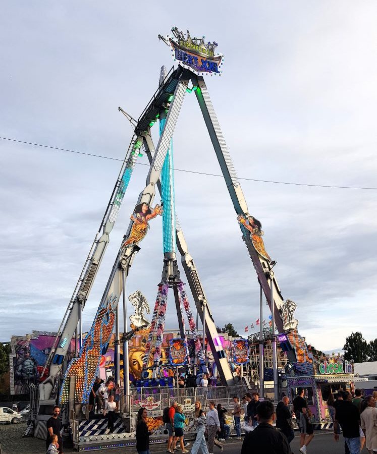 Hochfahrgeschäft „The Best XXL“