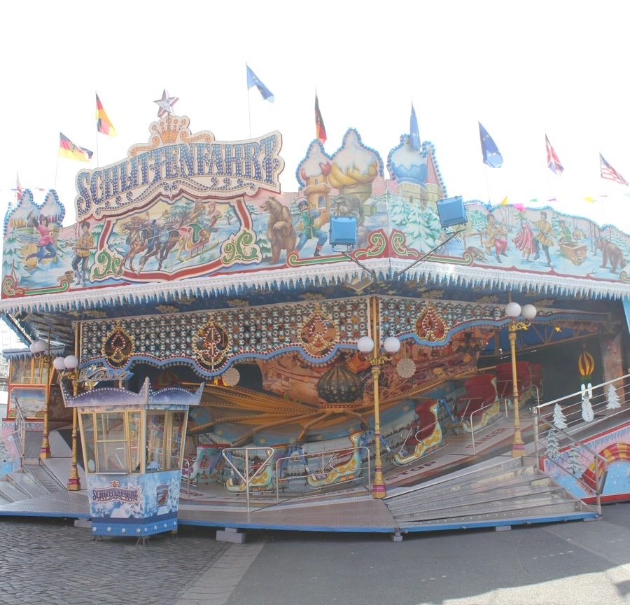 Rundfahr&shy;geschäft „Schlittenfahrt“